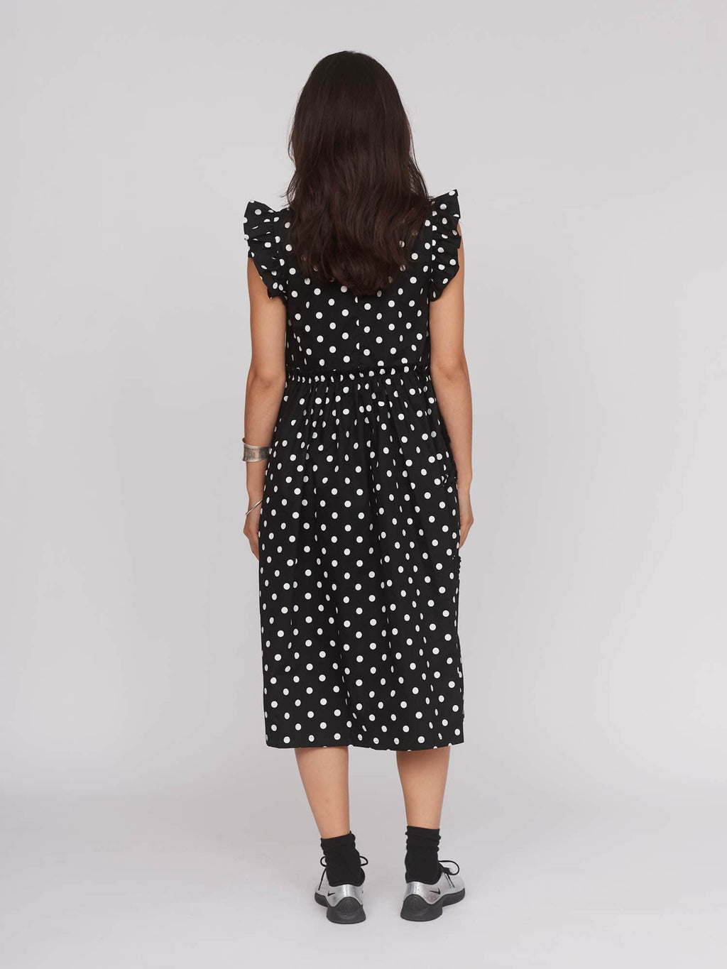 model:Aira wears size 8 and is 5’9”