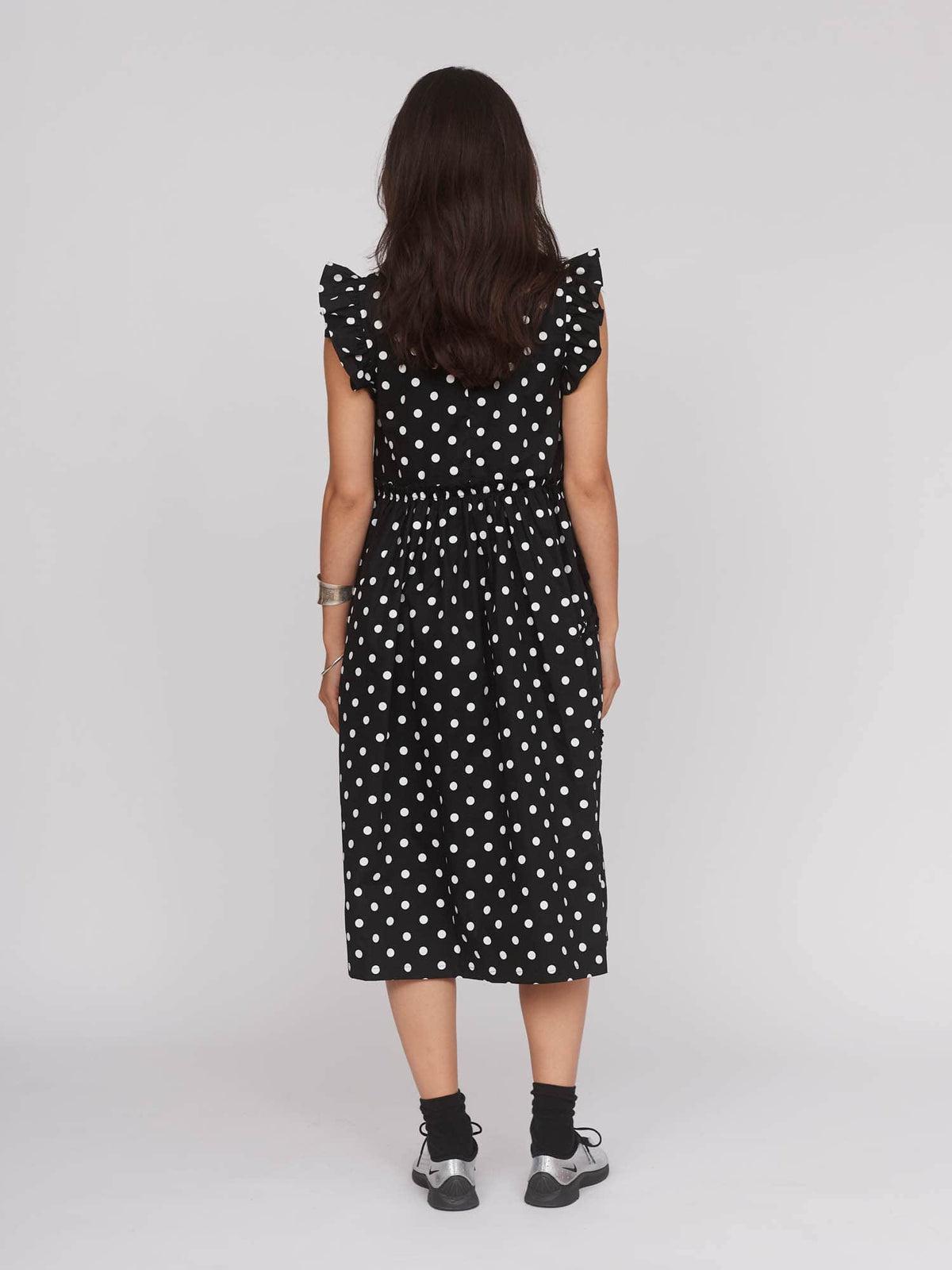 model:Aira wears size 8 and is 5’9”