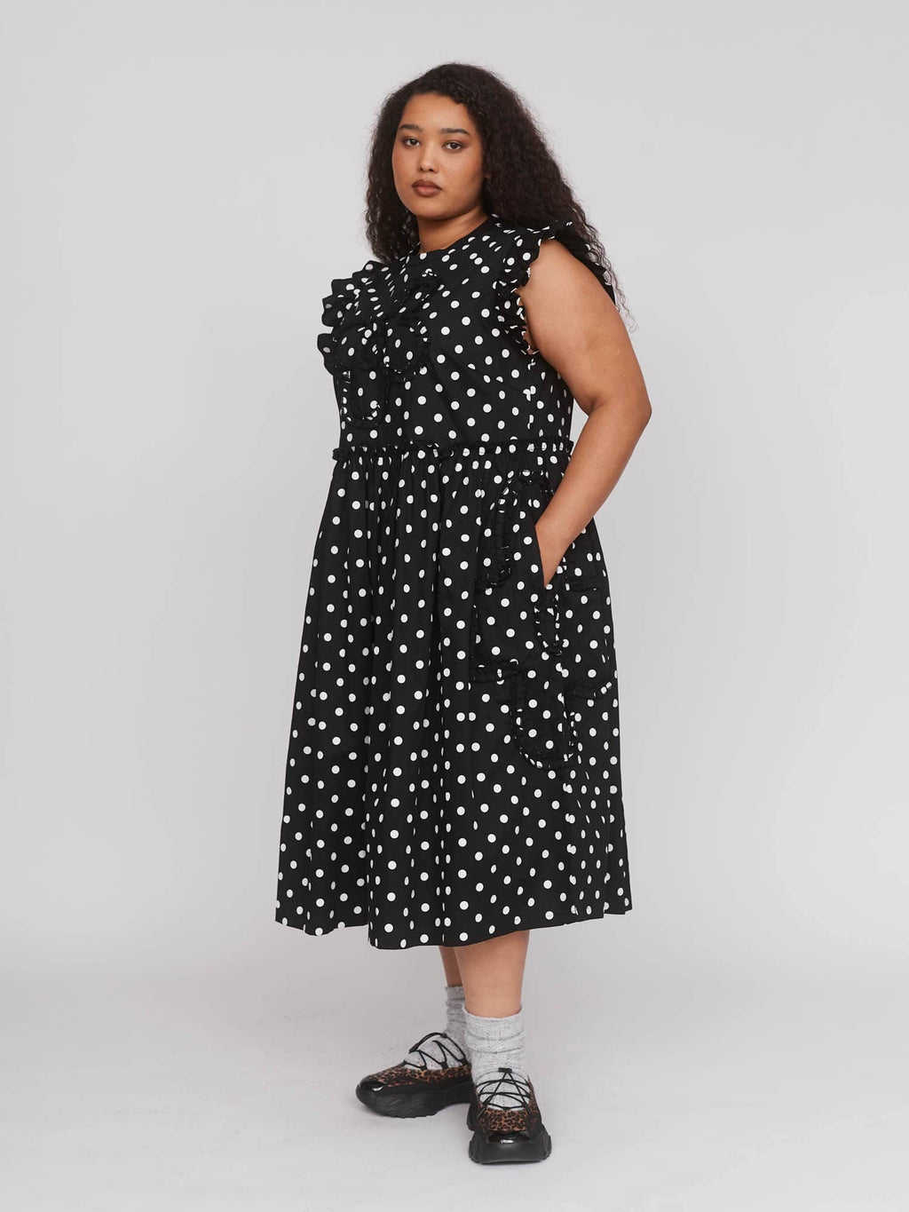model:Zaynab wears size 18 and is 5’8”