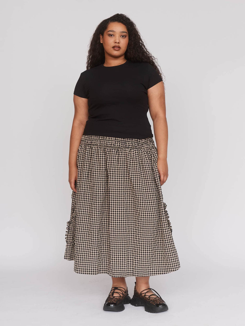 model:Zaynab wears size XXL and is 5’8”