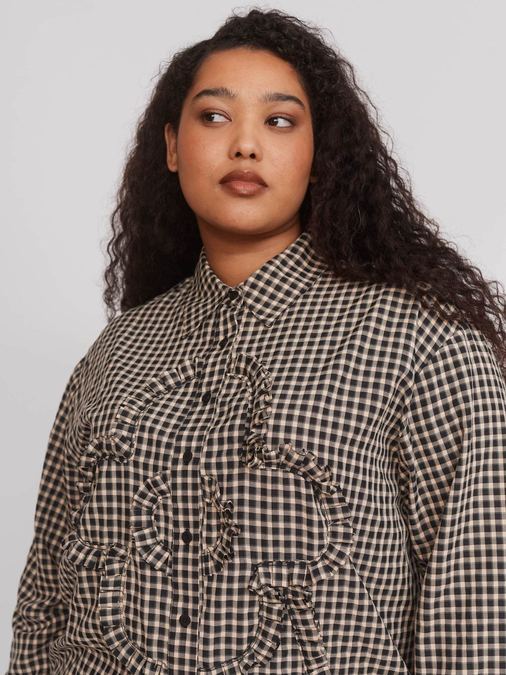 model:Zaynab wears size XXL and is 5’9”