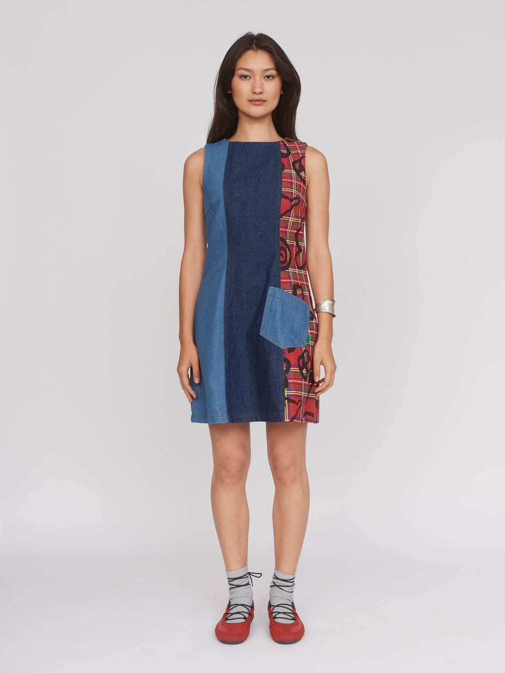 model:Aira wears size 8 and is 5’9”