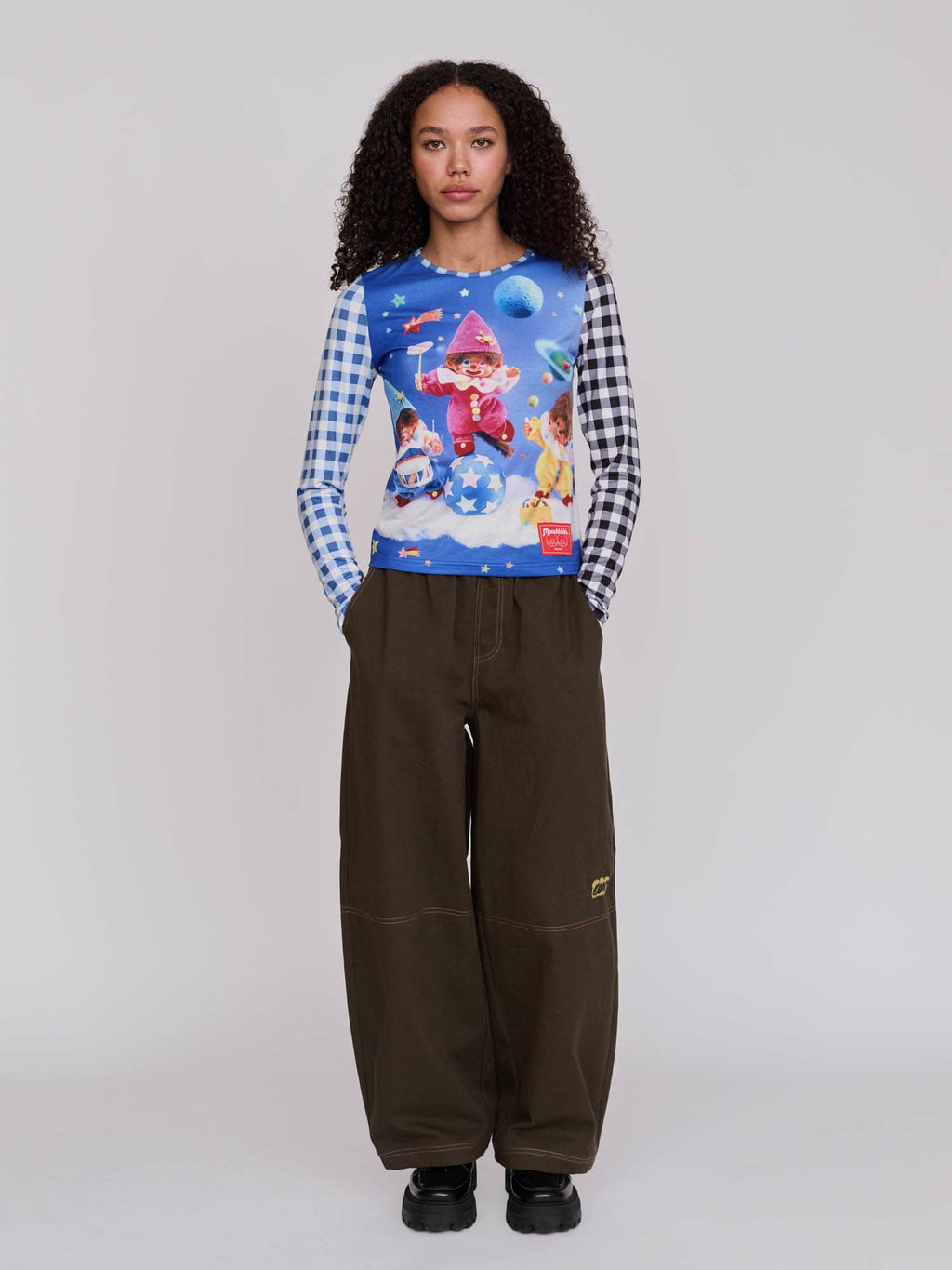 model:Florence wears size 8 and is 5’6”