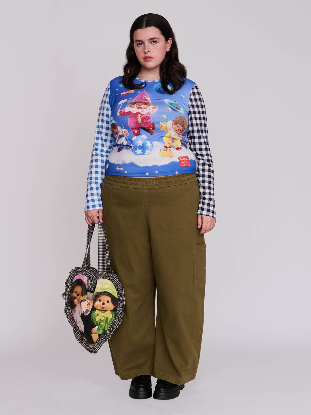 model:Bella wears size 18 and is 5’10”