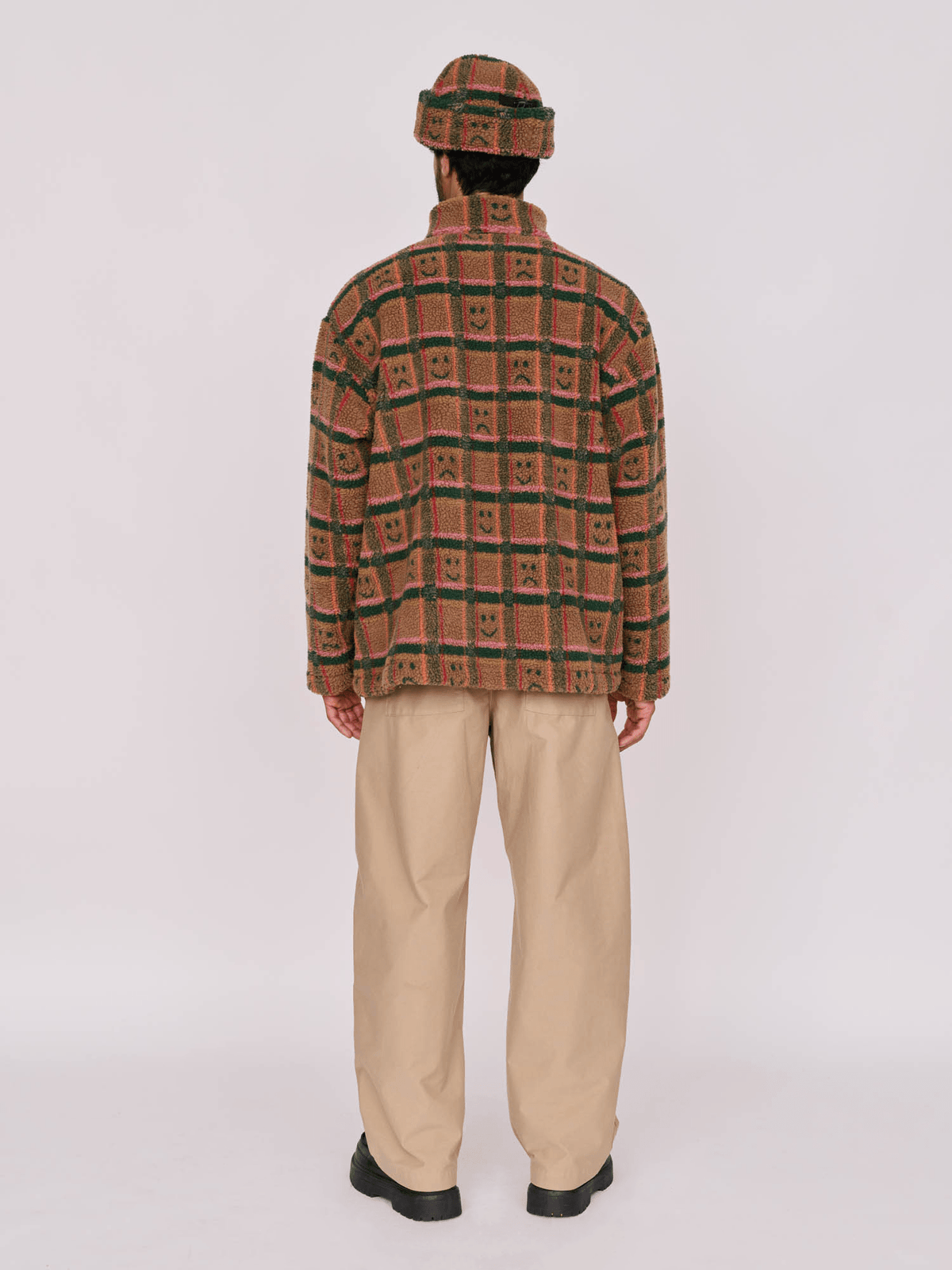 model:Ali wears size L and is 6’1”