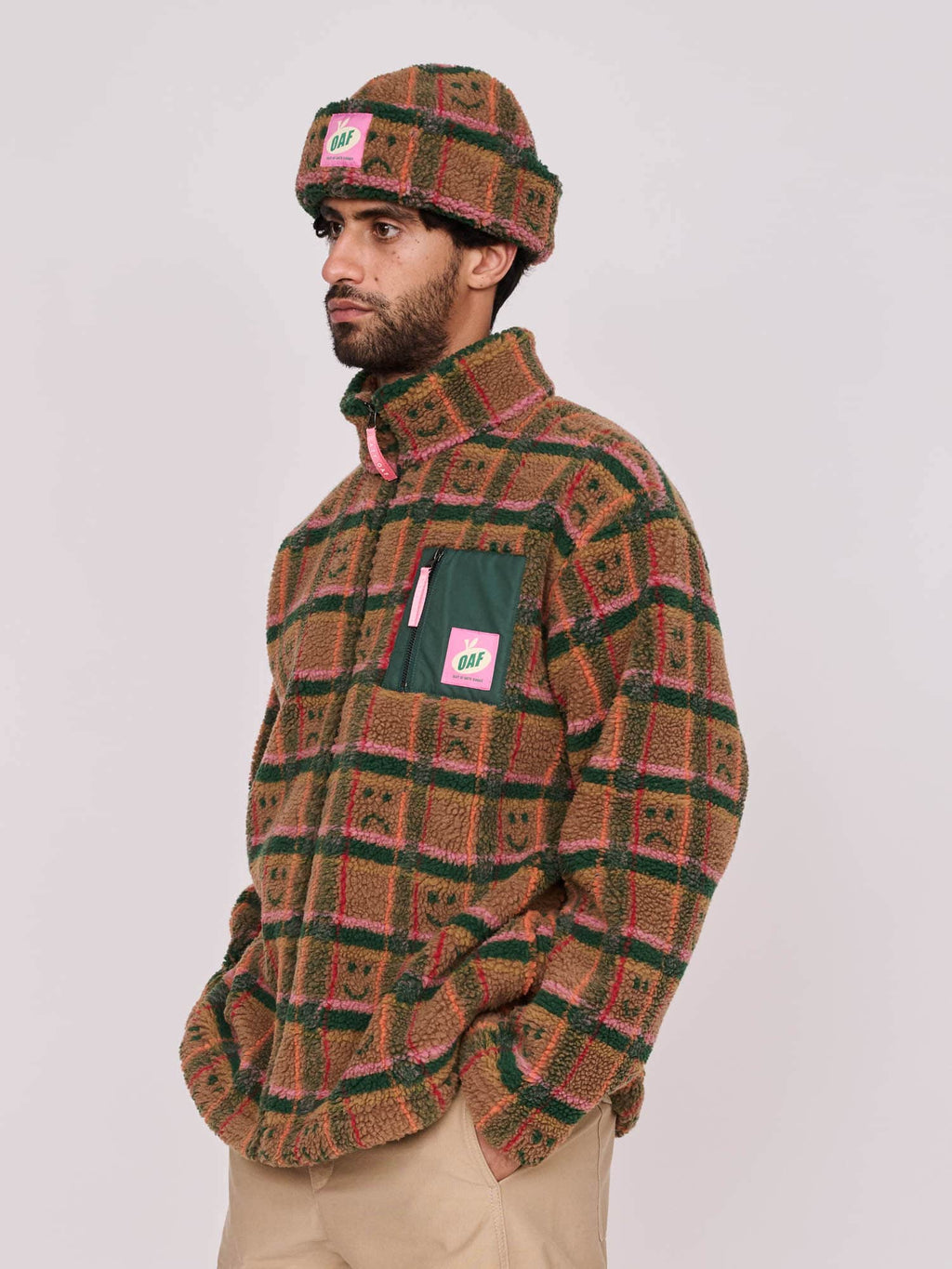 model:Ali wears size L and is 6’1”