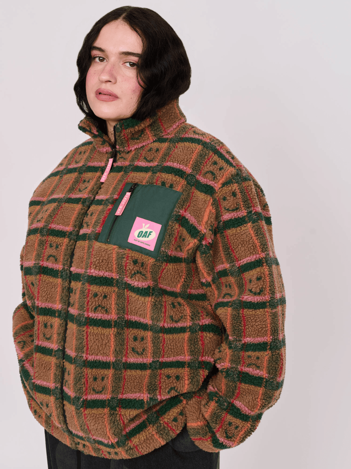 model:Yasmin wears size L and is 5’ 4”