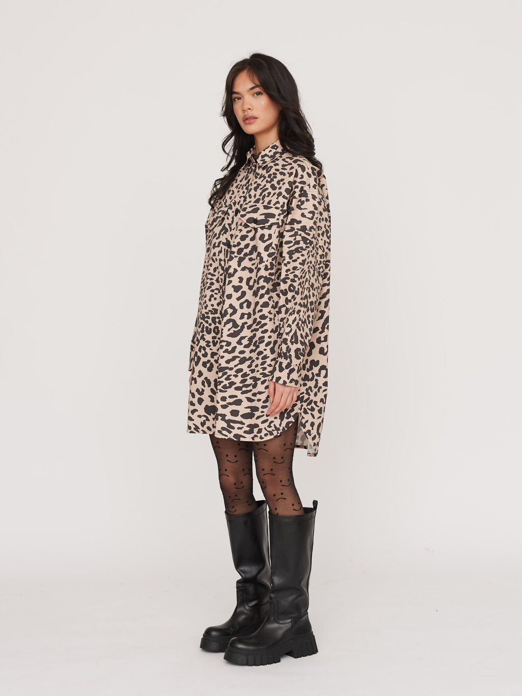 Outfit Leopard Mini Skirt Fishnet Tights 5-min