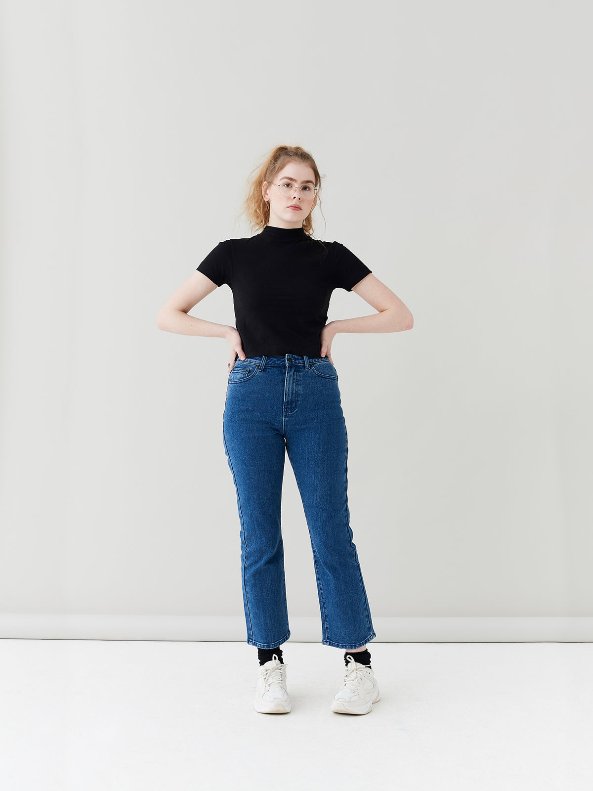 LO Straight Leg Jeans - Mid Wash